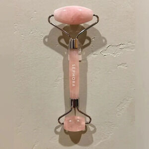 SEPHORA ROSE QUARTZ DUAL END FACIAL ROLLER FOR YOUNGER LOOKING SKIN. NEW IN BOX